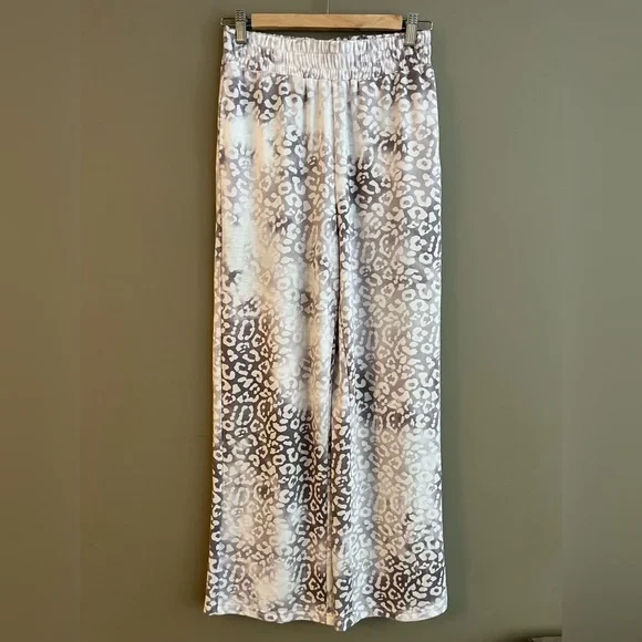 OLIVACEOUS Wide Leg Gray & White Leopard Print Flowy Pants size small - Picture 1 of 11